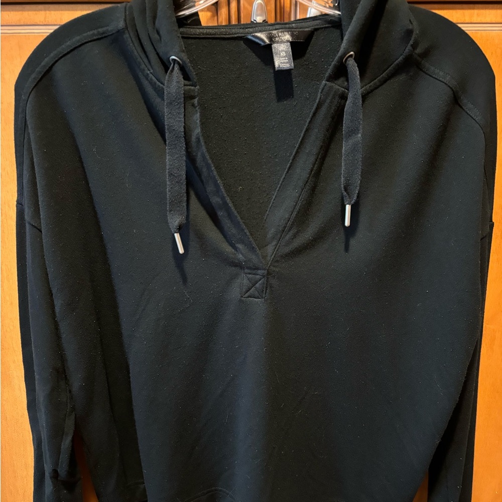 Banana Republic Cropped V-Neck Sweatshirt. Size: Petite XS